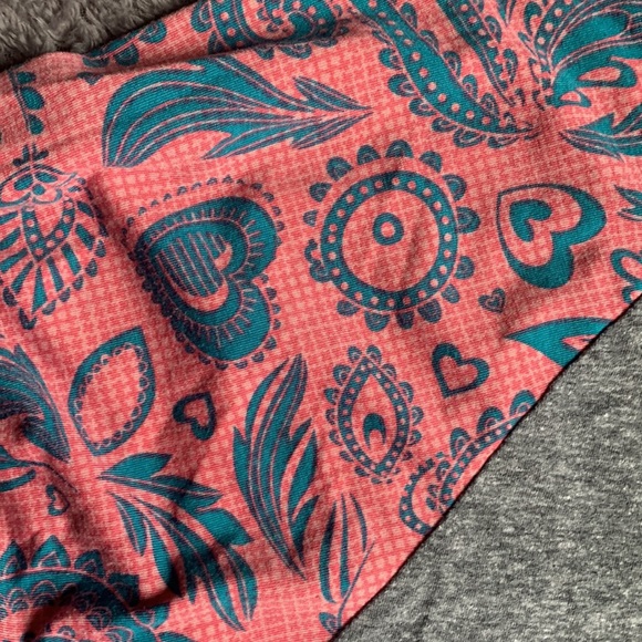LuLaRoe top 3x - Picture 3 of 4